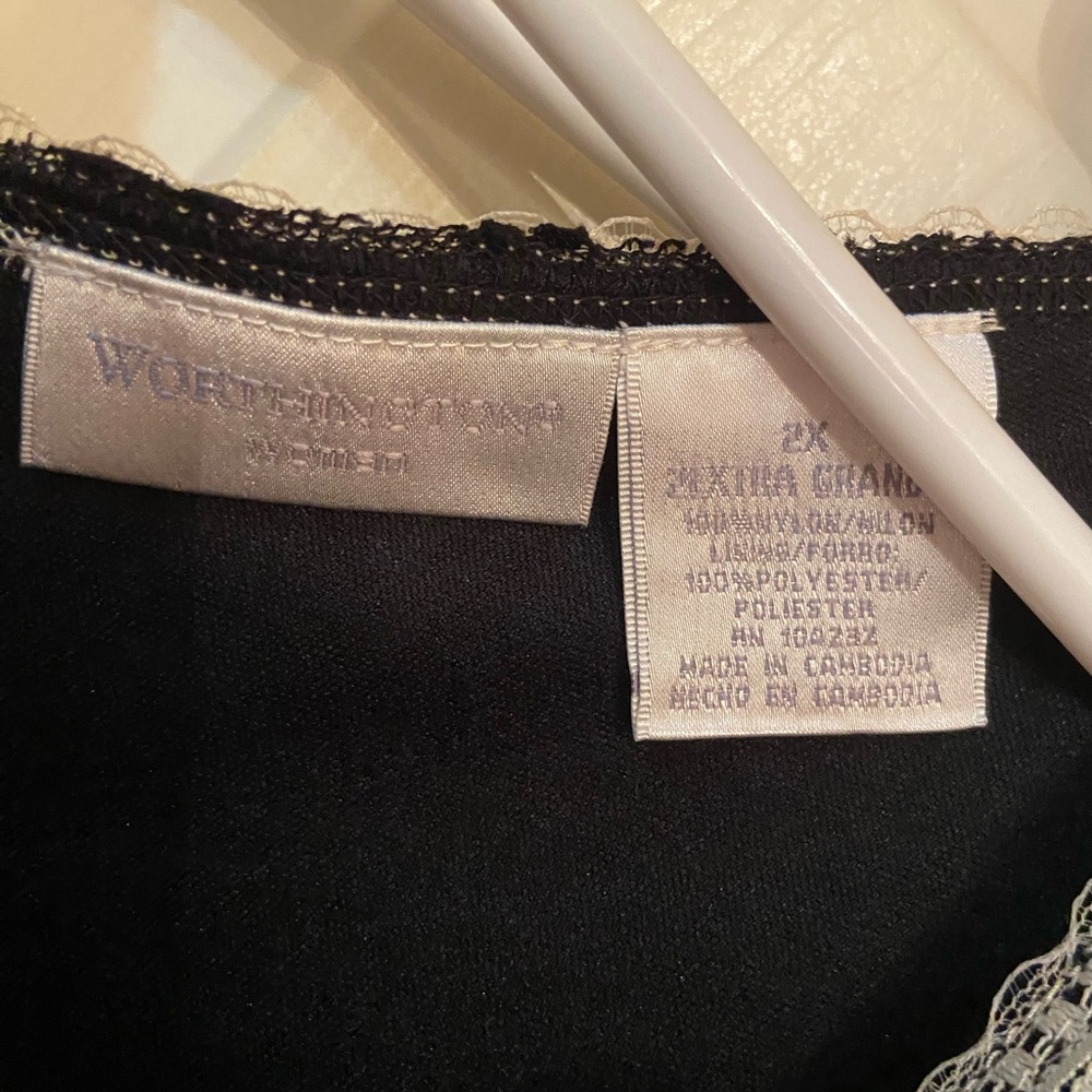 Lace v-neck tank - Picture 3 of 8